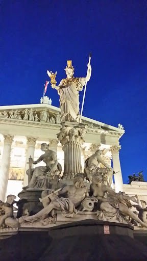Statue beim Parlament - Wien, Wien.jpg