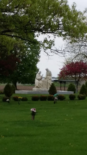 Mary And Jesus Statue - West Dundee, IL.jpg