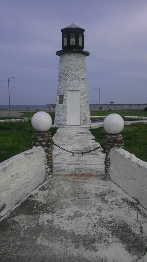 Buckroe Lighthouse - Hampton, VA.jpg