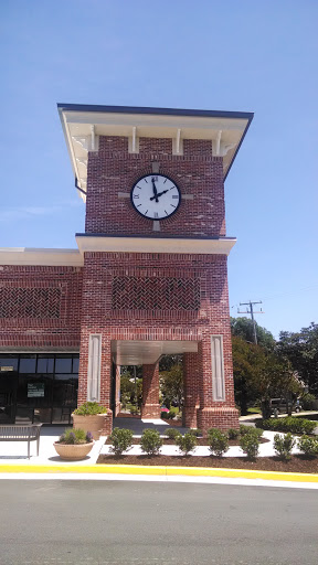 Plaza Clock - Norfolk, VA.jpg
