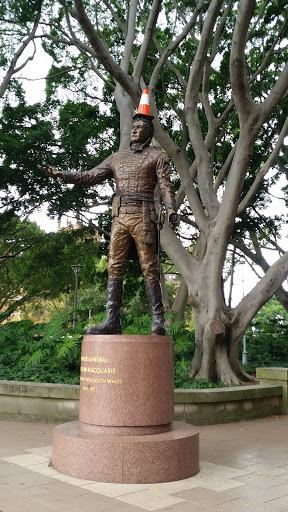 Statue of Lachlan Macquarie - Sydney, NSW.jpg