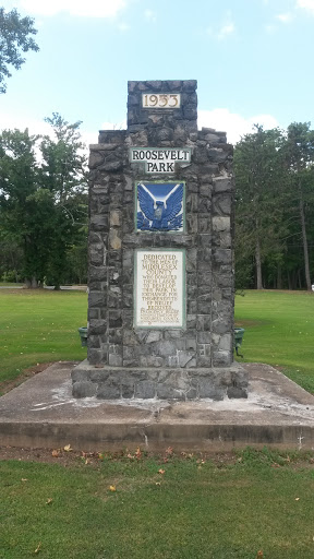 Monument at Roosevelt Park - Edison, NJ.jpg