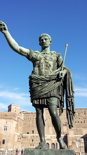 Roma - Statua Imperatore Nerva - Roma, Lazio.jpg