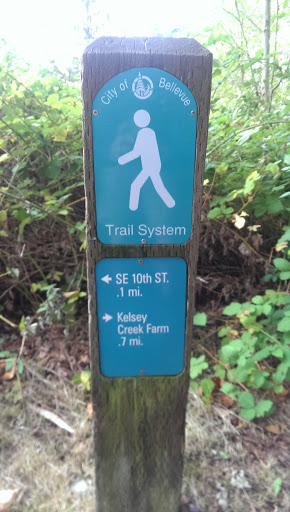Kelsey Creek Farm Trail Marker - Bellevue, WA.jpg