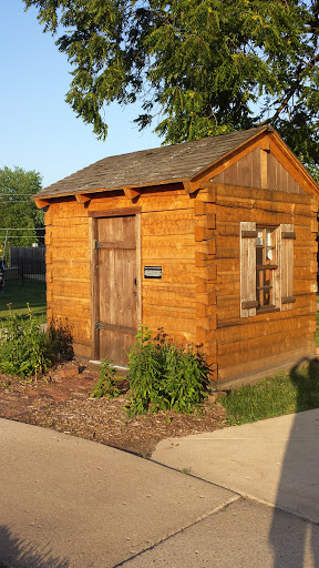 1830s Elgin Tiny Cabin - Elgin, IL.jpg