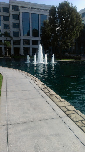 Water Garden Fountain - Santa Monica, CA.jpg