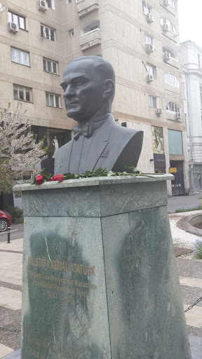 Mustafa Kemal AtatÃ¼rk - București, Municipiul București.jpg