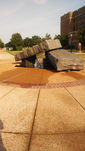 Falling Rock Fountain - St. Louis, MO.jpg