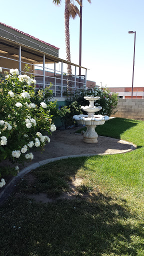 Primo Burger Fountain - Lancaster, CA.jpg