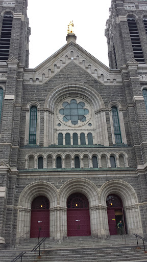 Saint Roch Church - Ville de Québec, QC.jpg