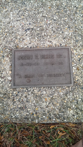 John P. Ellis Sr. Memorial Bench - Rockford, IL.jpg