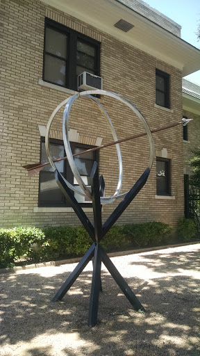 Washington Terrace Arrow Sculpture - Waco, TX.jpg