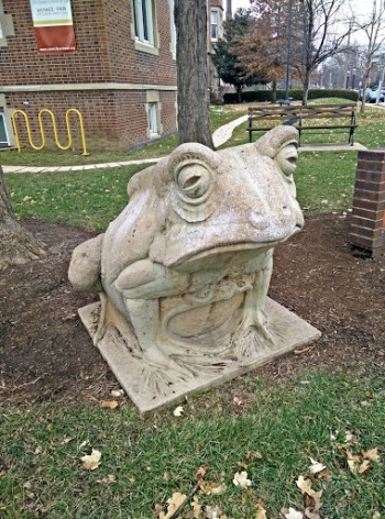 New City School Frogs Statue - St. Louis, MO.jpg