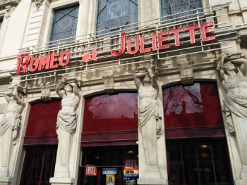 ThÃ©Ã¢tre de la porte Saint Martin - Paris, Île-de-France.jpg