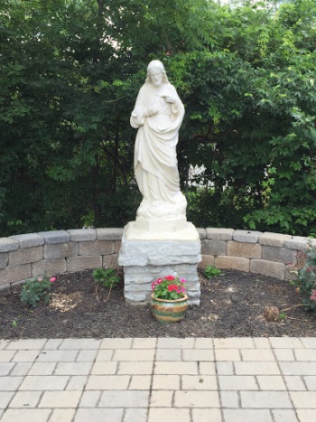 Statue of Jesus Christ - Cincinnati, OH.jpg