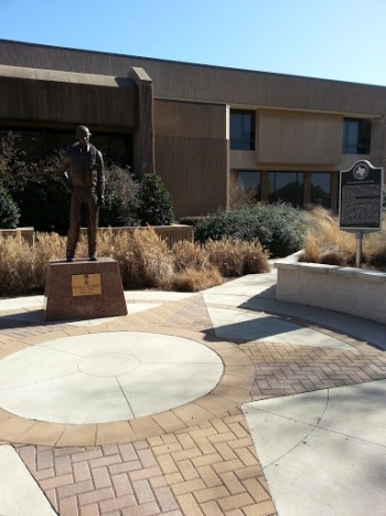 Neel E. Kearby Statue - Arlington, TX.jpg