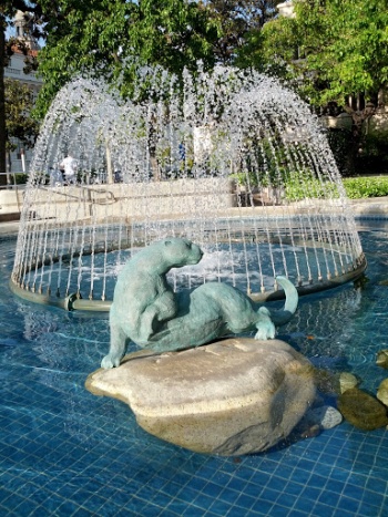 Otter Fountain - Pasadena, CA.jpg