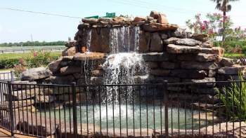 Cheddar's Fountain - Beaumont, TX.jpg