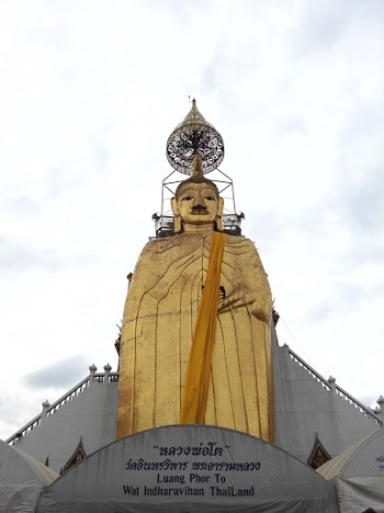 Standing Buddha at Wat Indravi - Bangkok, Krung Thep Maha Nakhon.jpg