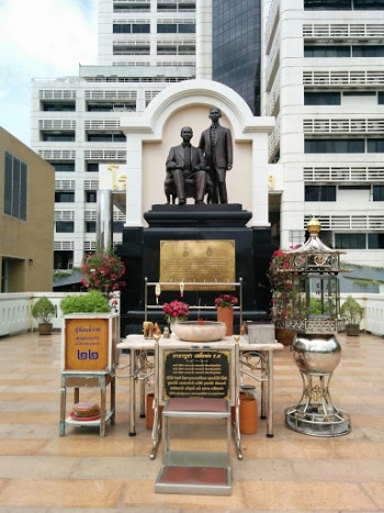 King Rama V Monument at BMA Central Hospital - Bangkok, Krung Thep Maha Nakhon.jpg