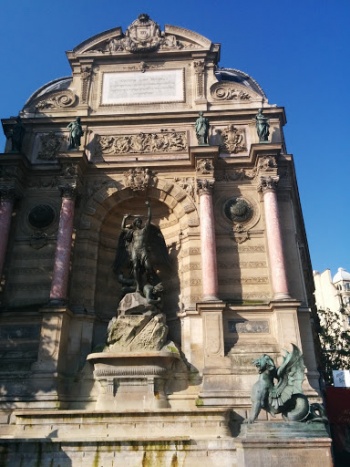 Place Saint Michel - Paris, Île-de-France.jpg