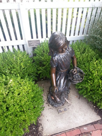 Lily Statue of Little Girl - Overland Park, KS.jpg