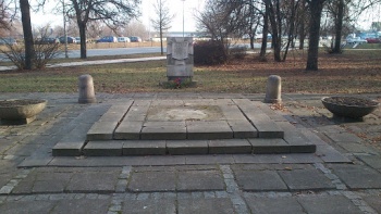 Pontoniers Memorial - Warszawa, mazowieckie.jpg