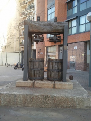 Monument PlaÃ§a XandrÃ­ - Barcelona, CT.jpg