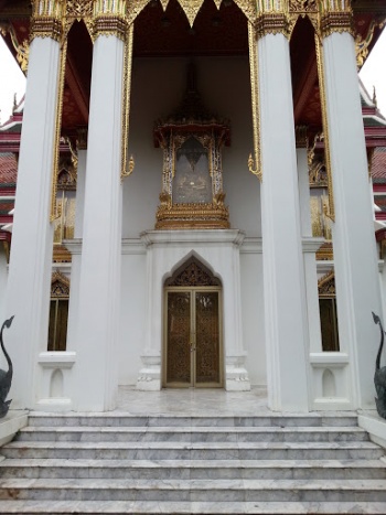 Budda in Over the door - Bangkok, Krung Thep Maha Nakhon.jpg
