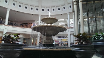 Menlo Park Mall Fountain - Edison, NJ.jpg