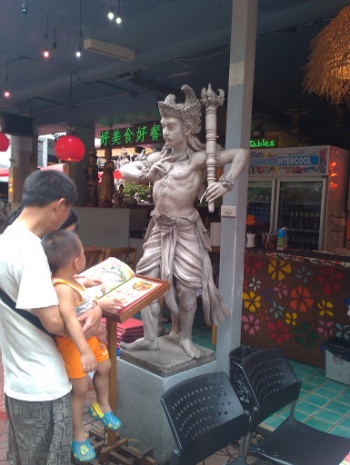 Swasdee House Statue - Bangkok, Krung Thep Maha Nakhon.jpg