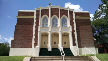 Iglesia de Cristo - Waco, TX.jpg