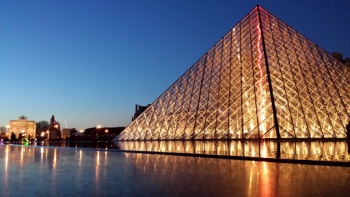 Pyramide Du Louvre - Paris, Île-de-France.jpg