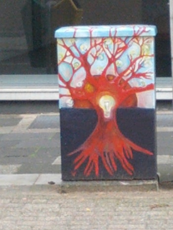 GlÃ¼hbirnen Baum - Oberhausen, NRW.jpg
