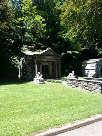 Walter A Franklin Mausoleum - Akron, OH.jpg