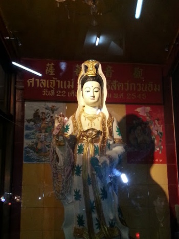 Kwan Im Statue - Bangkok, Krung Thep Maha Nakhon.jpg