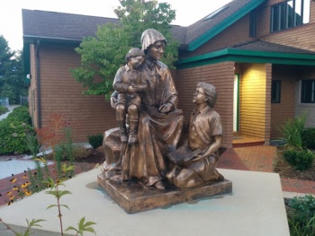 Statue of St. Elizabeth Seton - Bedford, NH.jpg