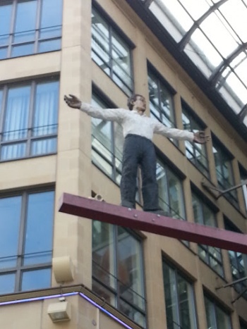 Der Taubenmann - München, BY.jpg