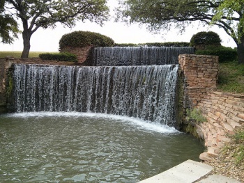 Glatter Falls Mandalay Canal Irving - Irving, TX.jpg