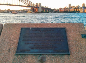 Matthew Flinders Plaque - Milsons Point, NSW.jpg