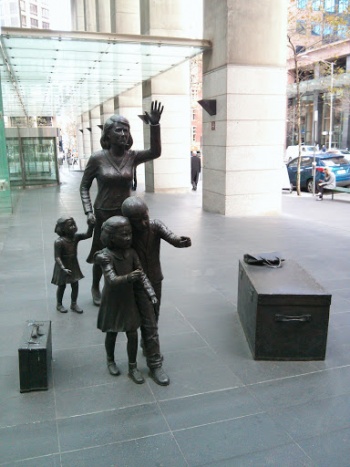 Reuniting Family Statues - Melbourne, VIC.jpg