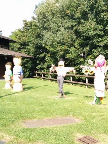 Bonhomme De Fleurs - Puteaux, Île-de-France.jpg