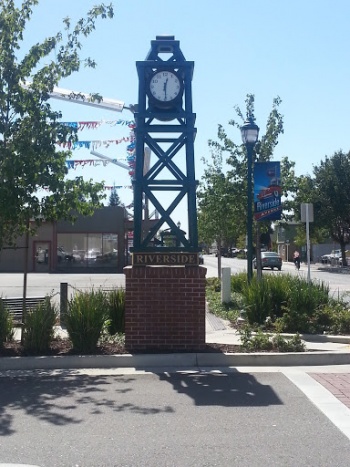 Riverside Avenue Clock - Roseville, CA.jpg