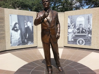 John F Kennedy Statue - Fort Worth, TX.jpg