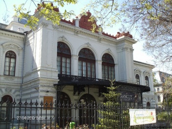 Muzeul Municipiului Bucuresti - București, Municipiul București.jpg