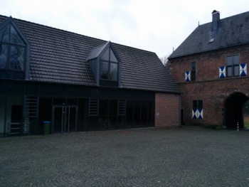 Burg Vondern - Frontansicht - Oberhausen, NRW.jpg