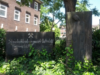 Bergbau-Denkmal - Oberhausen, NRW.jpg