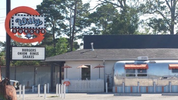 Willy Burger - Beaumont, TX.jpg