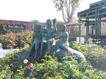Umbrella Children Statue - Pasadena, CA.jpg