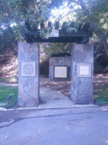 Gateway Arch - Burbank, CA.jpg